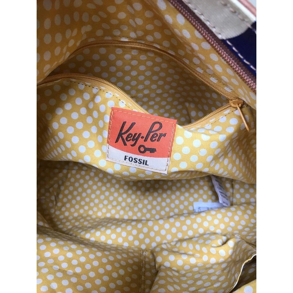 Fossil oilcloth keyper key.Per tote with floral design - Picture 8 of 11